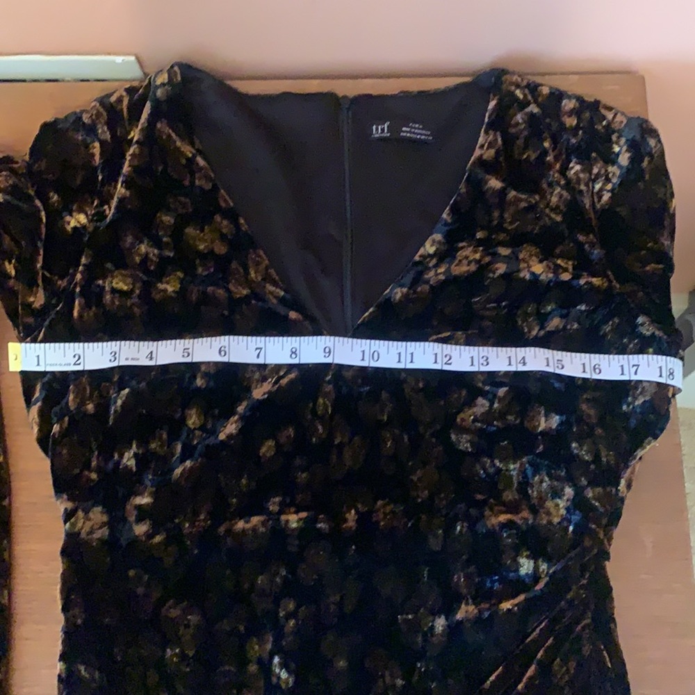 [SOLD] Zara TRF v neck velvet leopard print dress - M - Picture 14 of 16
